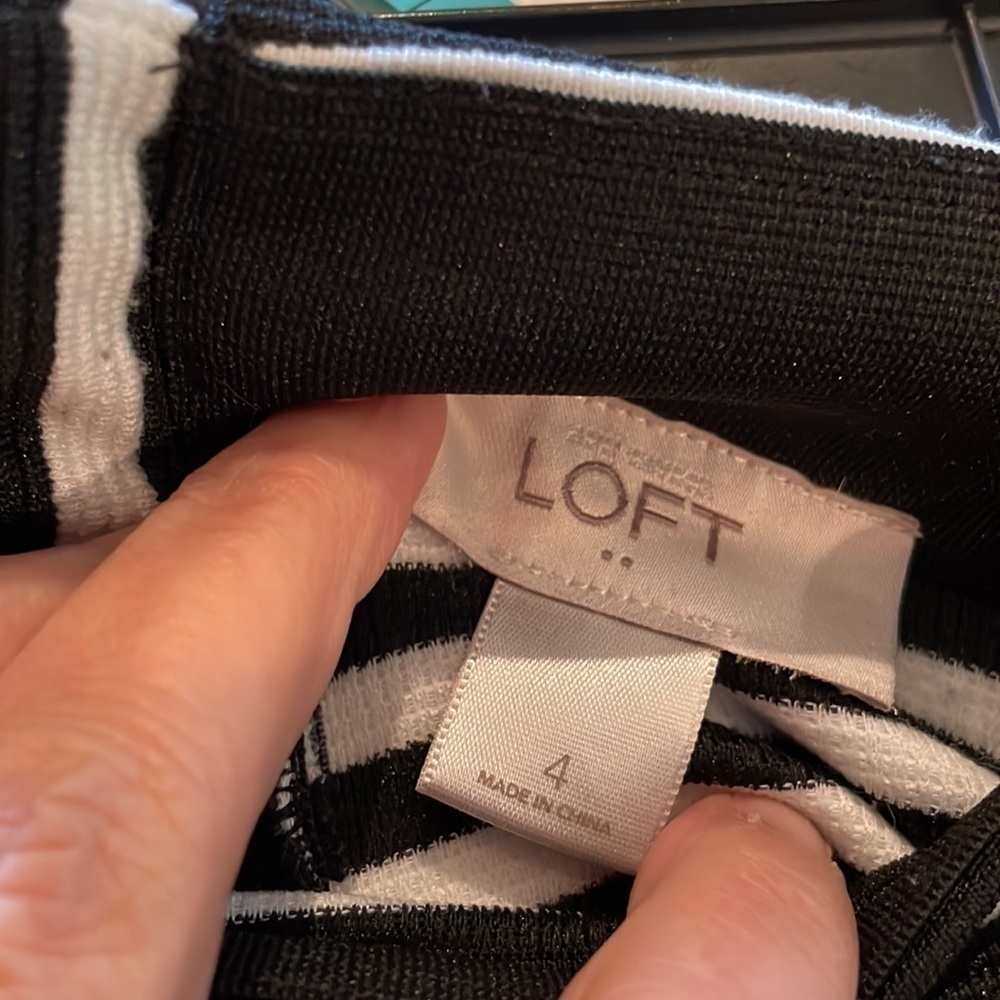 Loft outlet stretch classic black and white striped flirty preppy  skirt size 4 - Picture 3 of 4